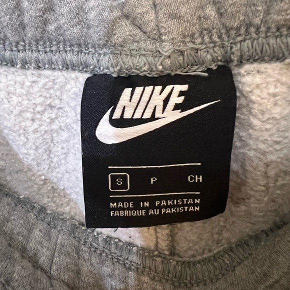 LAST CHANCE: NIKE Matching Set Cropped Hoodie and Sweatpants - Picture 6 of 7